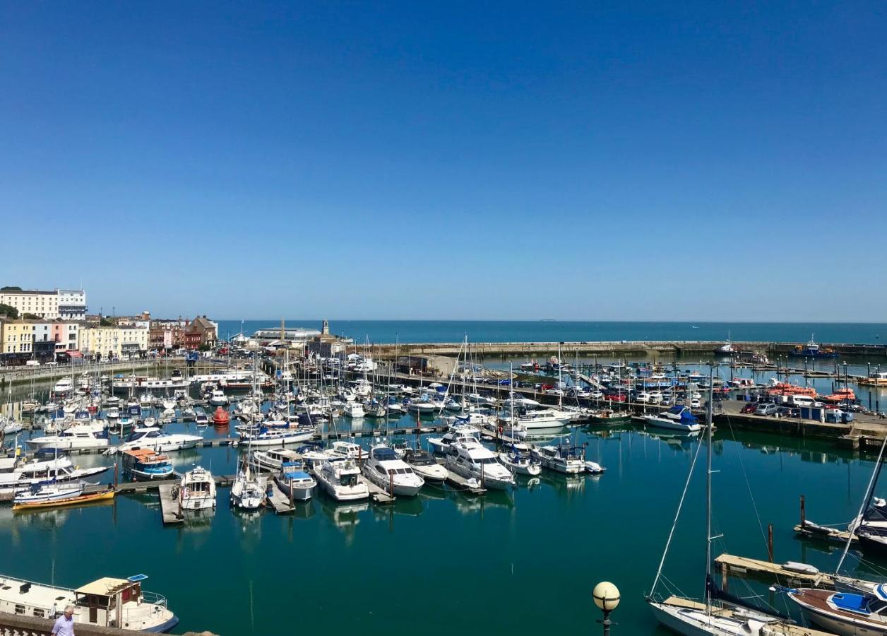 Marina Retreat - Stunning 4 Bedroom, 3 Bathroom House With Harbour Views! Ramsgate Extérieur photo
